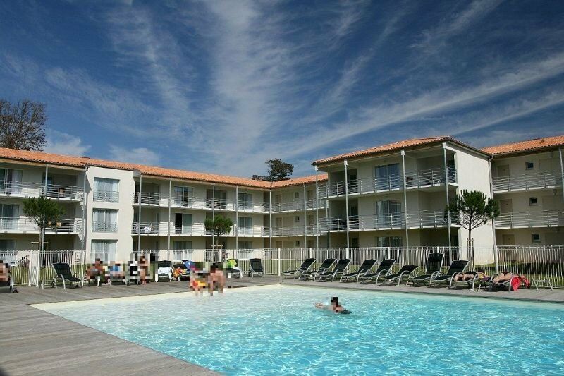 Vacanceole - Le Domaine Du Chateau - La Rochelle / Ile De Re Lagord Exterior photo